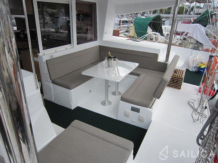 Lagoon 400 - Yacht Charter Sailica