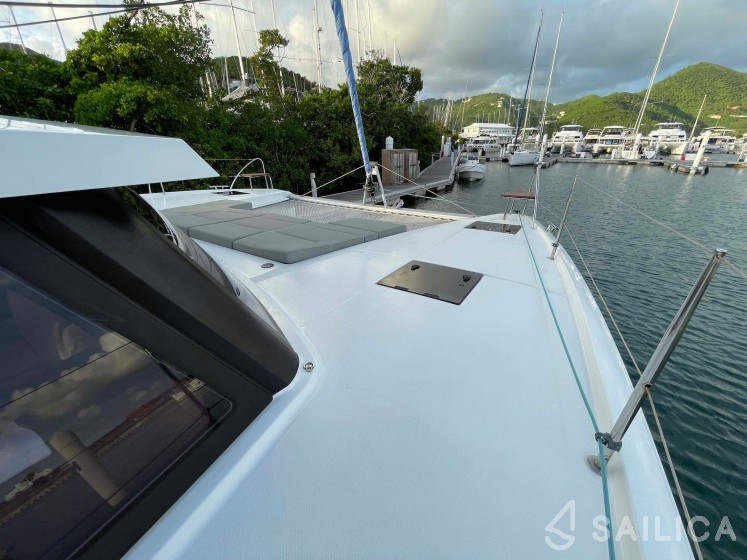 Astréa 42 - Yacht Charter Sailica
