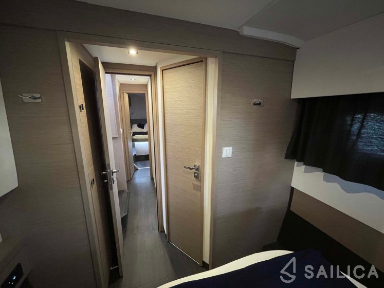 Astréa 42 - Yacht Charter Sailica