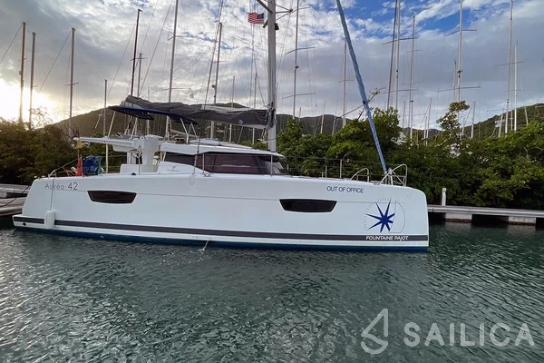 Astréa 42 - Yacht Charter Sailica
