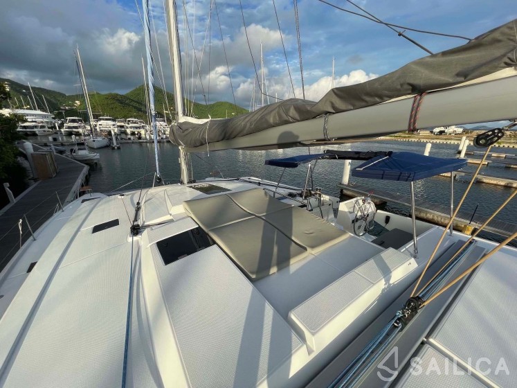Astréa 42 - Yacht Charter Sailica