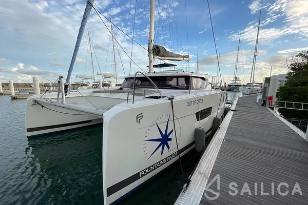 Astréa 42 - Yacht Charter Sailica