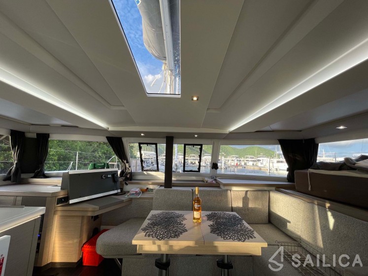 Astréa 42 - Yacht Charter Sailica