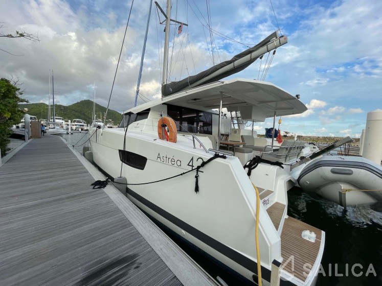 Astréa 42 - Yacht Charter Sailica