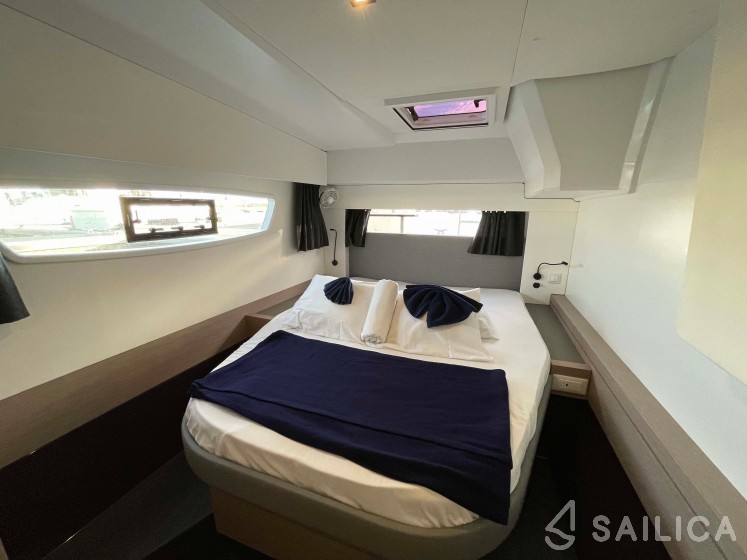 Astréa 42 - Yacht Charter Sailica