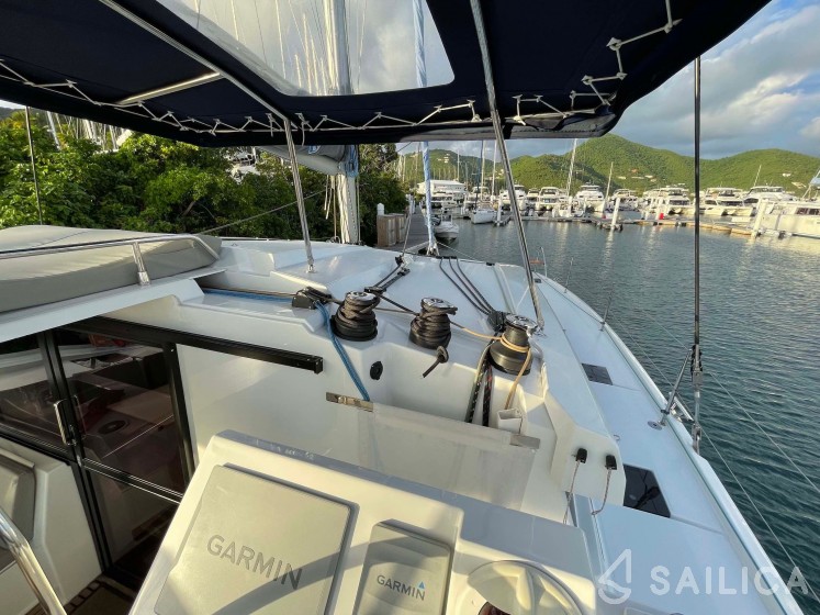 Astréa 42 - Yacht Charter Sailica