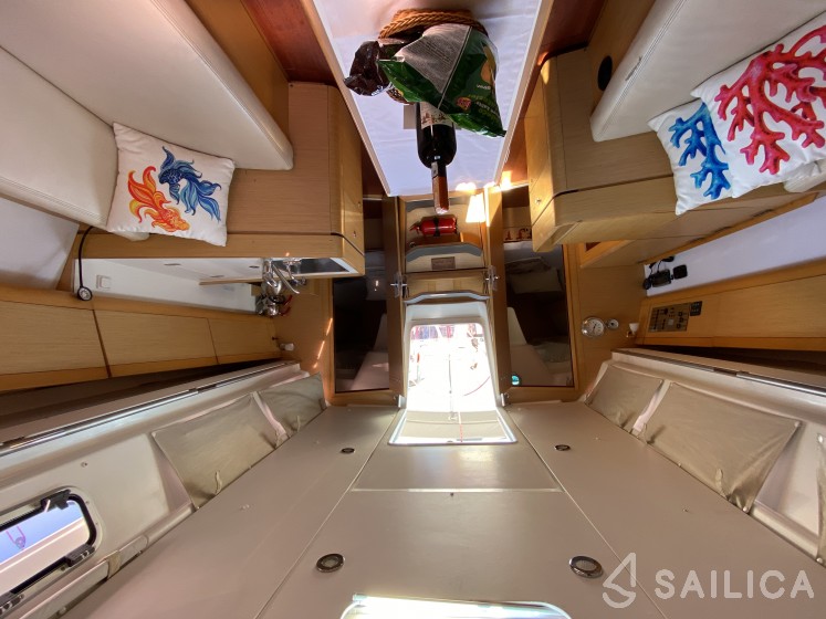 First 40 - Yacht Charter Sailica