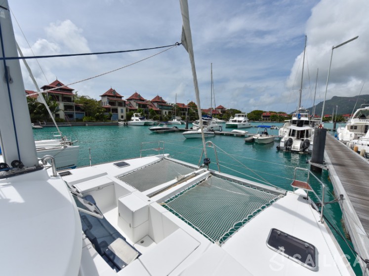 Lagoon 440 - Yacht Charter Sailica
