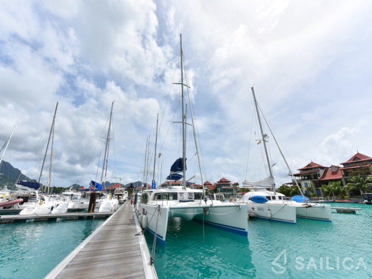 Lagoon 440 - Yacht Charter Sailica