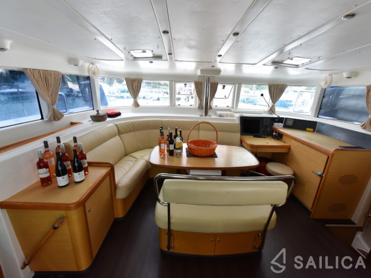 Lagoon 440 - Yacht Charter Sailica