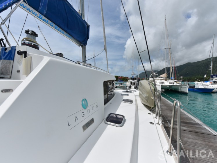 Lagoon 440 - Yacht Charter Sailica