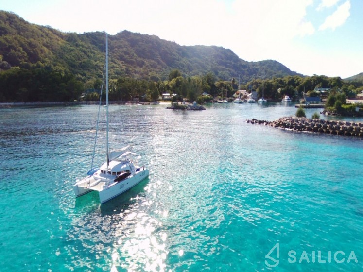 Lagoon 380 - Yacht Charter Sailica