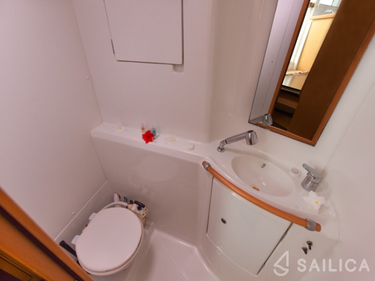 Lagoon 380 - Yacht Charter Sailica