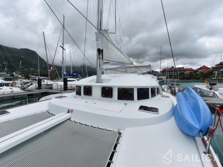Lagoon 380 - Yacht Charter Sailica