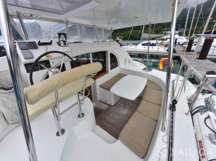 Lagoon 380 - Yacht Charter Sailica