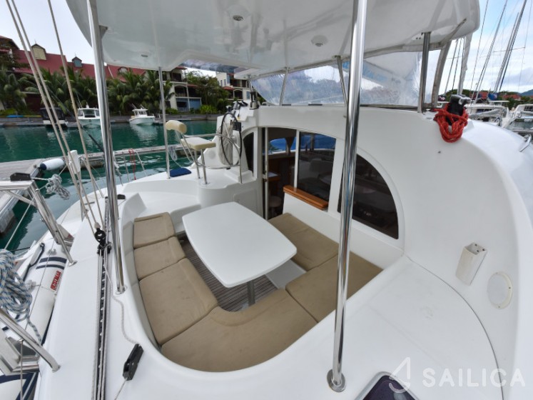 Lagoon 380 - Yacht Charter Sailica