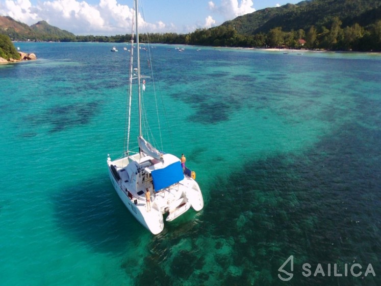 Lagoon 380 - Yacht Charter Sailica