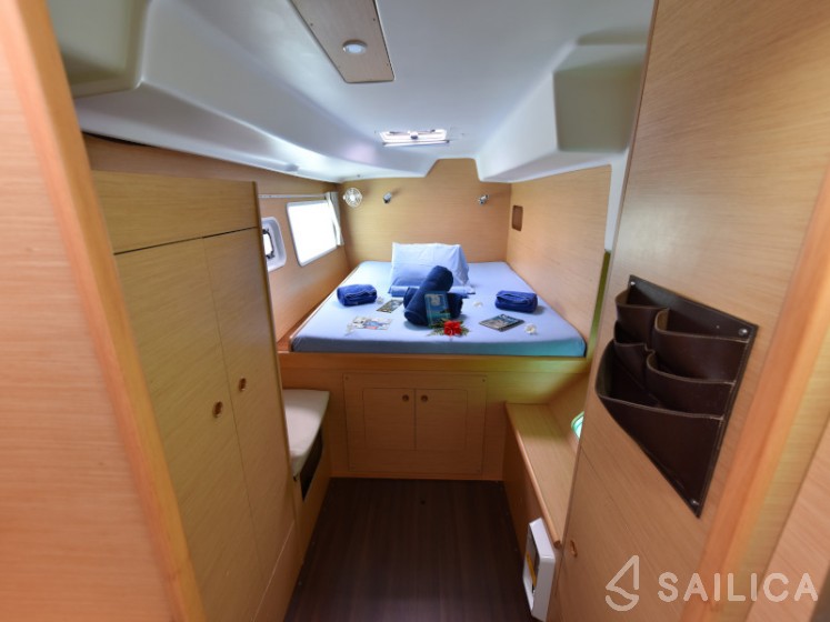 Lagoon 380 - Yacht Charter Sailica