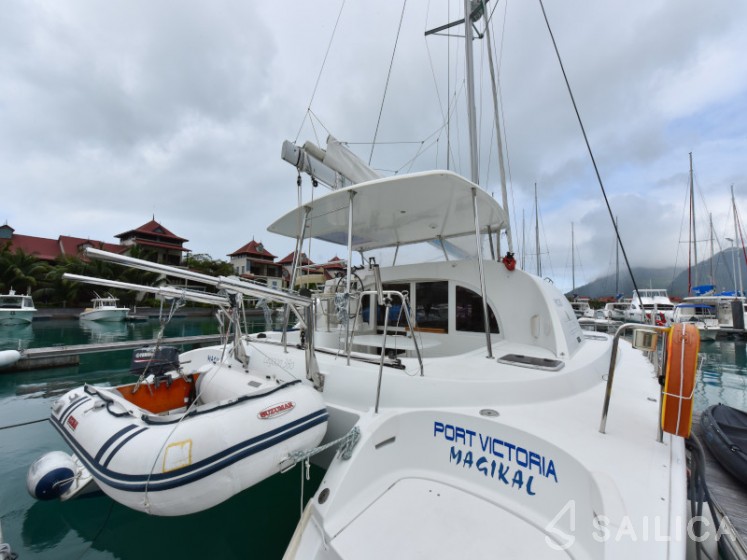 Lagoon 380 - Yacht Charter Sailica