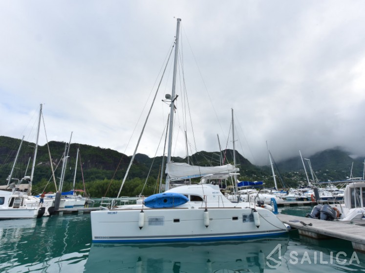 Lagoon 380 - Yacht Charter Sailica