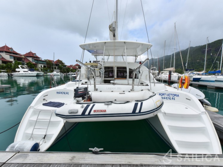 Lagoon 380 - Yacht Charter Sailica
