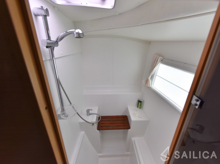 Lagoon 380 - Yacht Charter Sailica