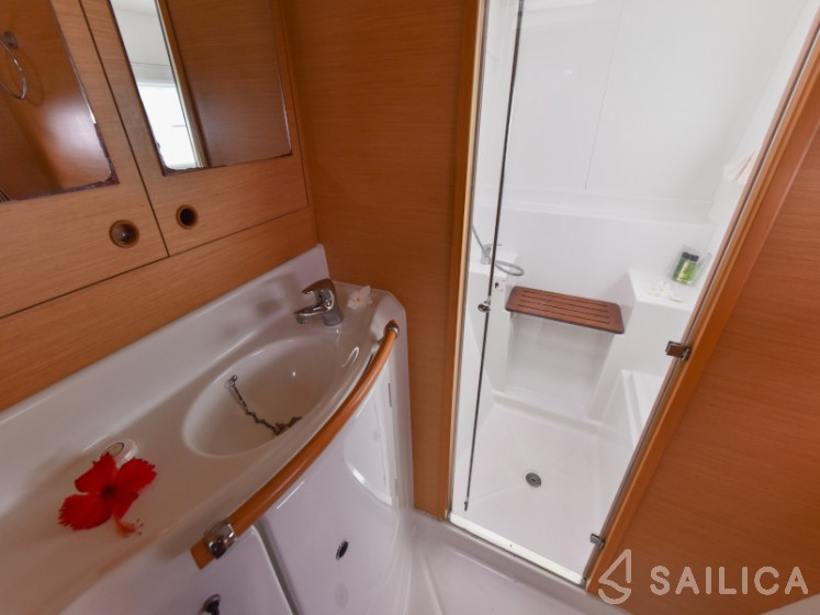 Lagoon 380 - Yacht Charter Sailica