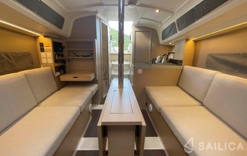 Oceanis 30.1 - Yacht Charter Sailica