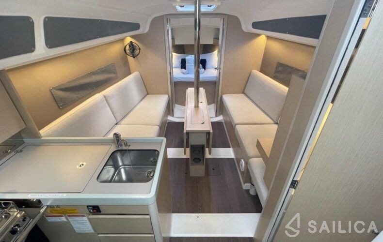 Oceanis 30.1 - Yacht Charter Sailica
