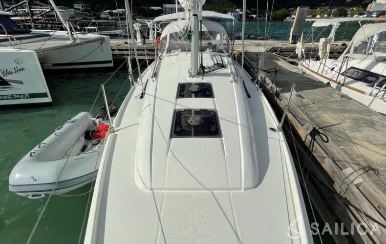 Oceanis 30.1 - Yacht Charter Sailica