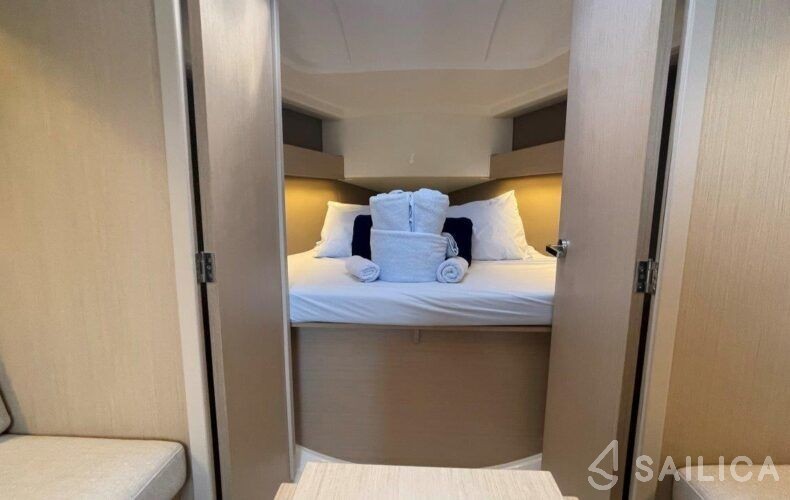 Oceanis 30.1 - Yacht Charter Sailica