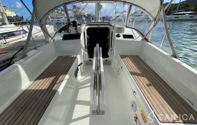 Oceanis 30.1 - Yacht Charter Sailica
