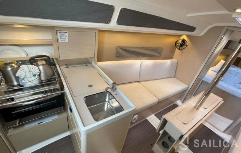 Oceanis 30.1 - Yacht Charter Sailica