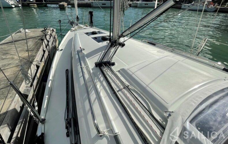 Oceanis 30.1 - Yacht Charter Sailica