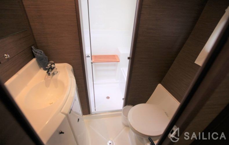 Lagoon 380 - Yacht Charter Sailica