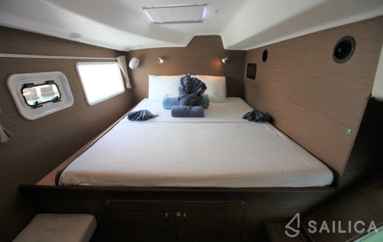 Lagoon 380 - Yacht Charter Sailica