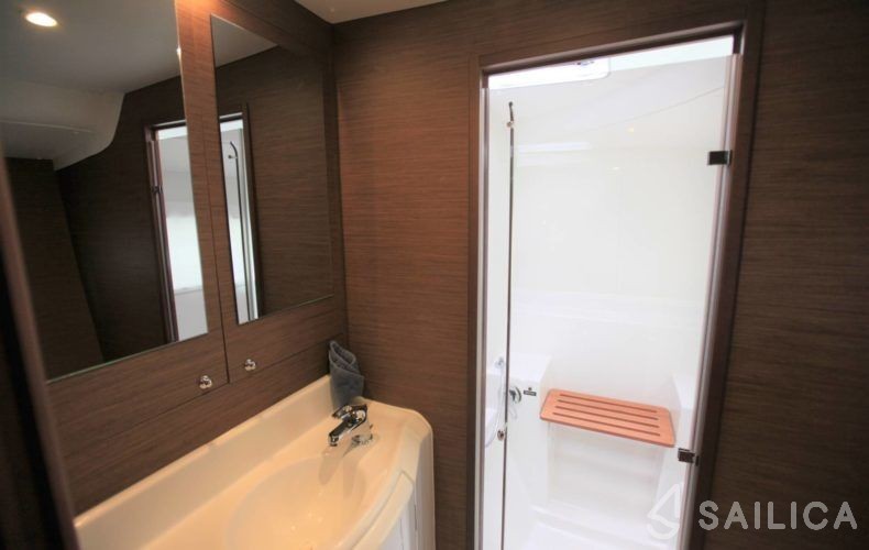 Lagoon 380 - Yacht Charter Sailica