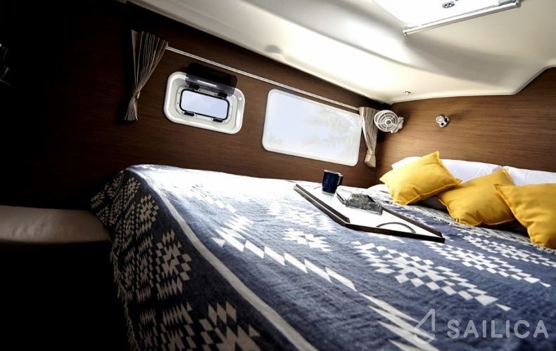 Lagoon 380 - Yacht Charter Sailica
