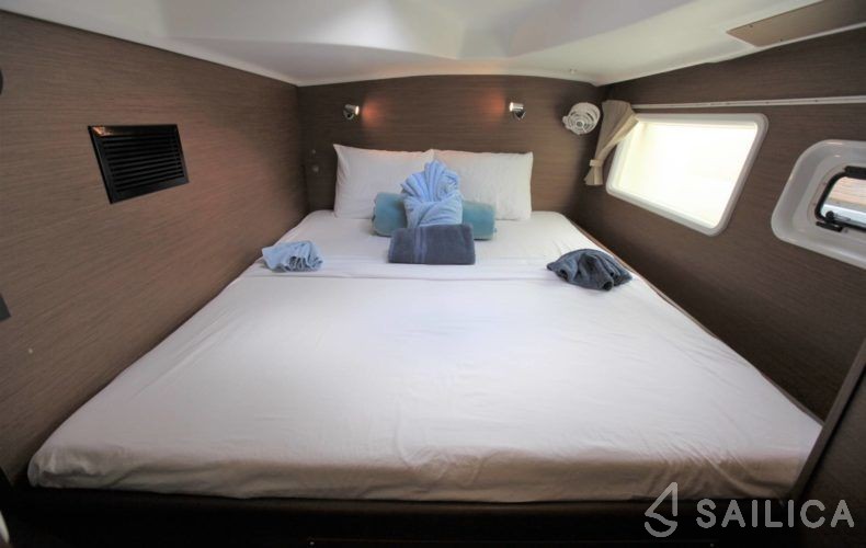 Lagoon 380 - Yacht Charter Sailica