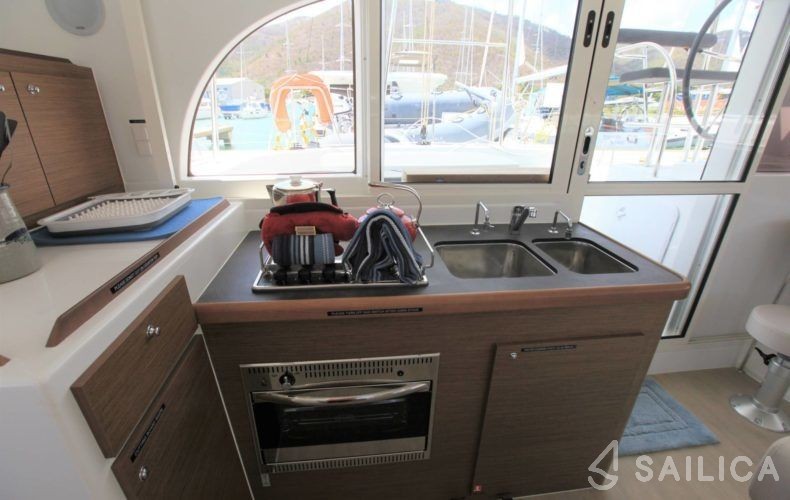 Lagoon 380 - Yacht Charter Sailica