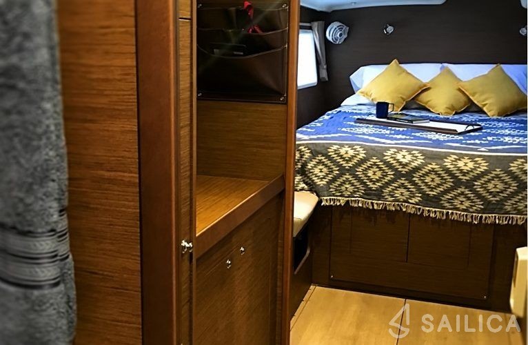 Lagoon 380 - Yacht Charter Sailica