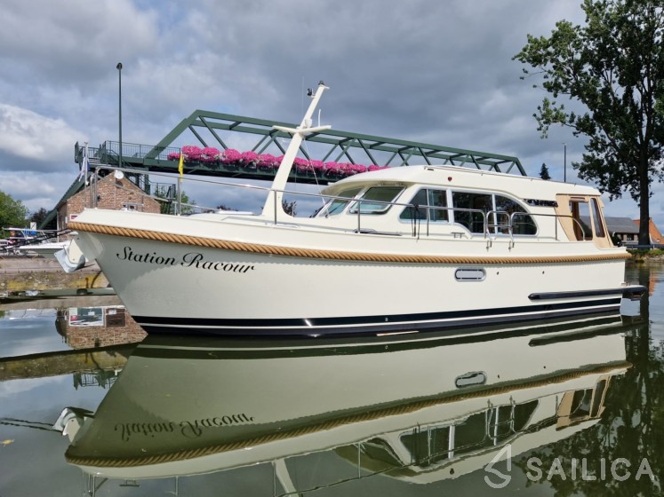 Grand Sturdy 30 - Yacht Charter Sailica