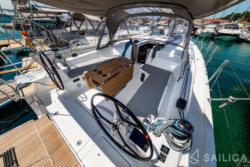 Oceanis 40.1 - Yacht Charter Sailica