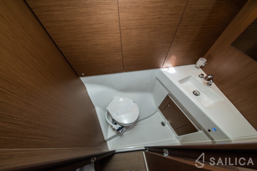 Oceanis 40.1 - Yacht Charter Sailica