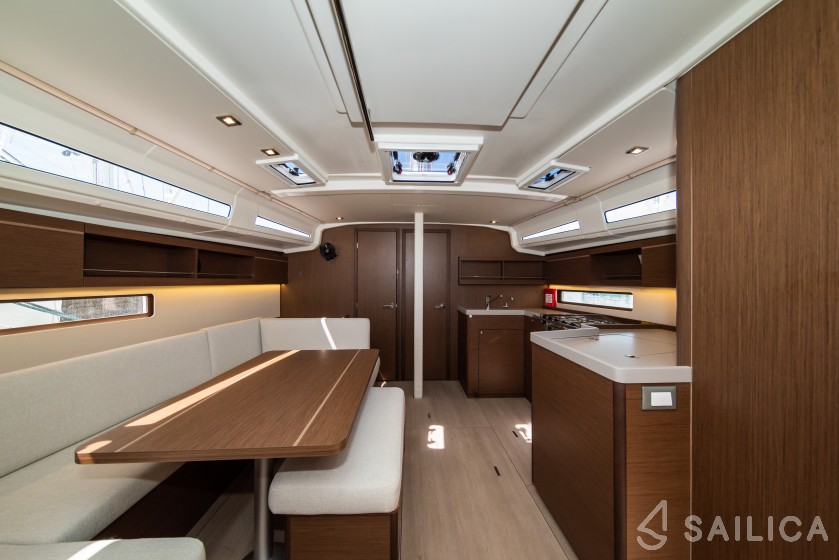 Oceanis 40.1 - Yacht Charter Sailica