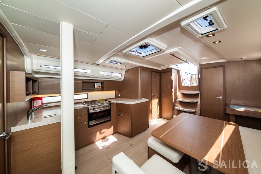 Oceanis 40.1 - Yacht Charter Sailica