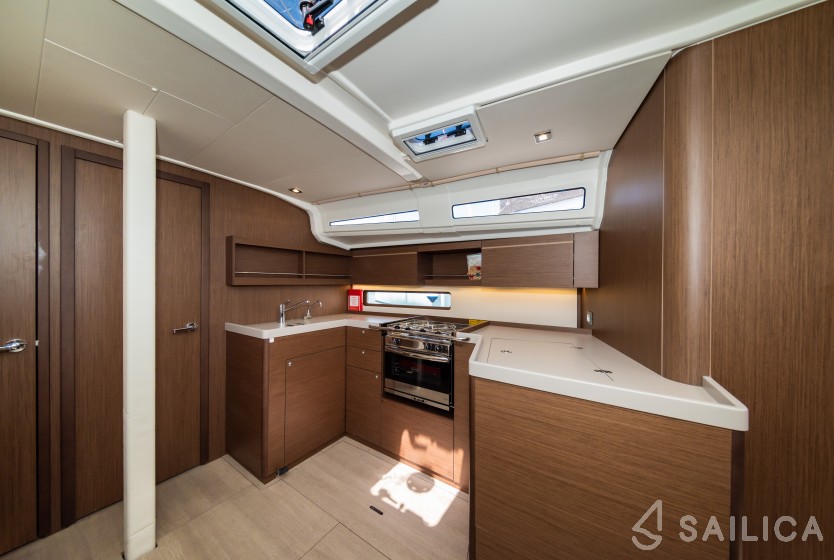 Oceanis 40.1 - Yacht Charter Sailica