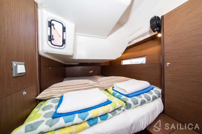 Oceanis 40.1 - Yacht Charter Sailica