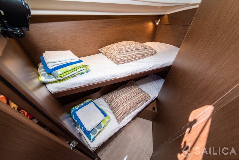 Oceanis 40.1 - Yacht Charter Sailica