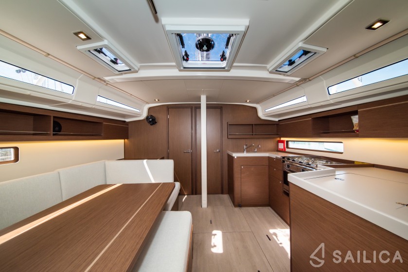 Oceanis 40.1 - Yacht Charter Sailica
